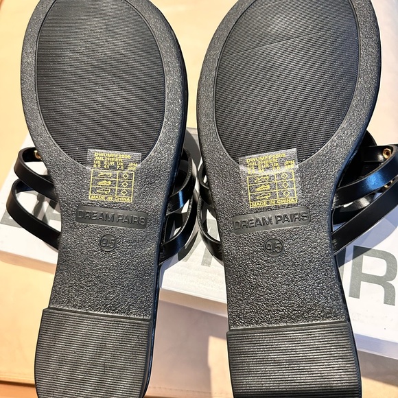 Dream Pairs Women’s Casual Strappy Flip-Flop Sandals - Picture 10 of 11